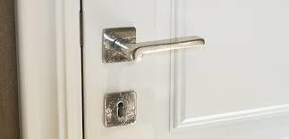 Nieuwe klinken op oude deuren